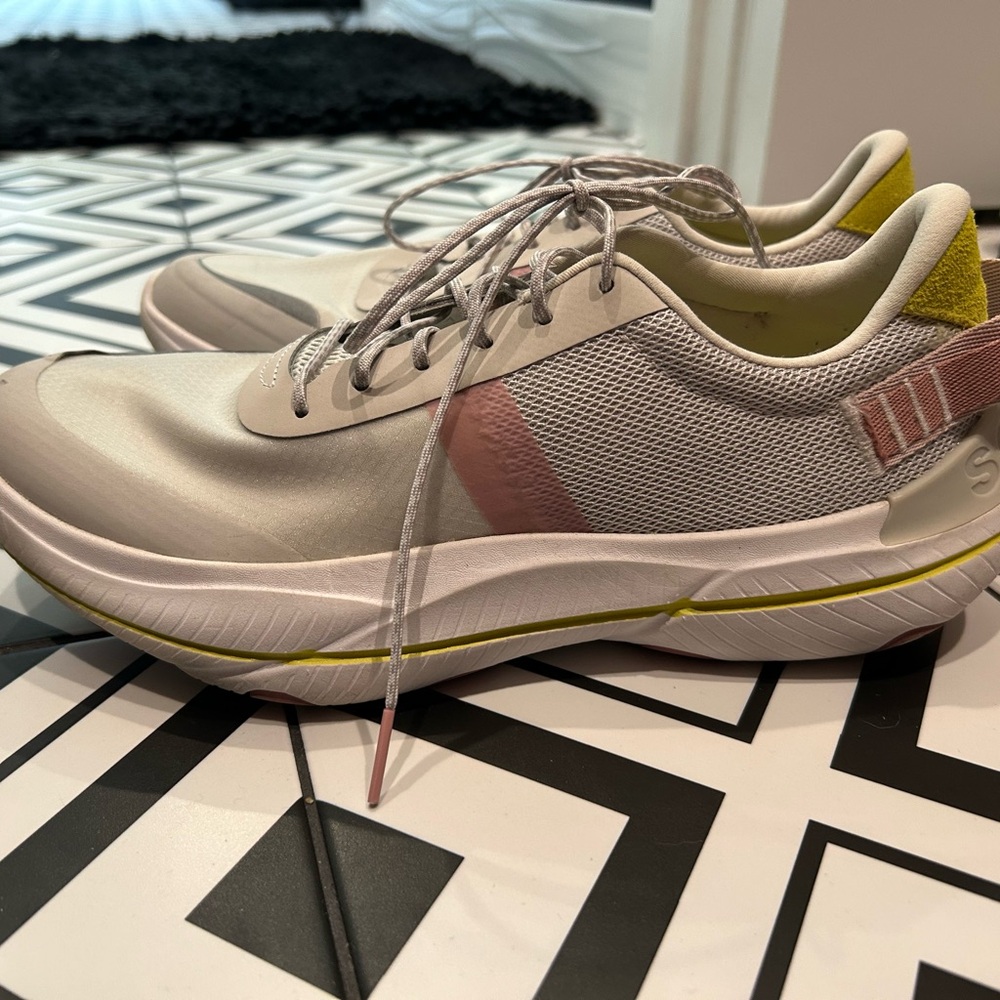 Stylish Sorel Sneakers in Gray and Pink